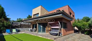 Casa en Piera. Casa seminueva en urbanización de piera