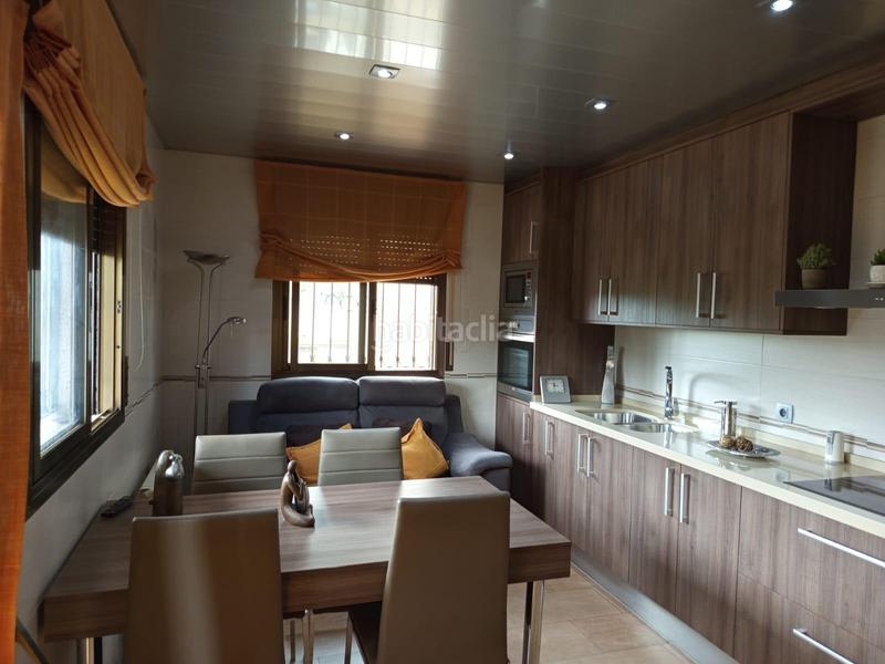 Foto 5fda6ee9-8195-4a69-972f-f2bd8280181c. Chalet con riscaldamento parcheggio piscina in Abrera