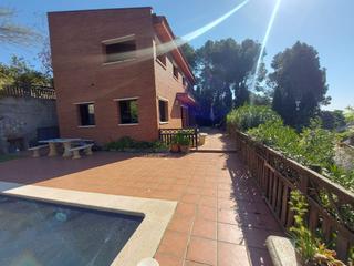 Chalet in Corbera de Llobregat. Espectacular casa en corbera