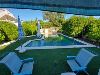 Casa a Castellví de Rosanes. Casa con piscina en can sunyer