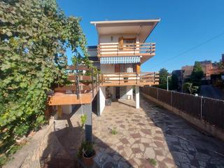 Chalet à Corbera de Llobregat. Casa a 4 vientos en corbera de llobregat
