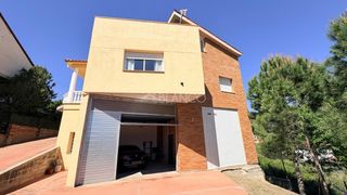 Casa a Piera. Exclusiva casa en can mata