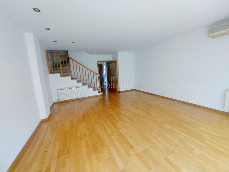 Foto bd68a90a-b11e-4d7c-8b50-41a51194d057. Casa amb calefacció aparcament a Sant Andreu de la Barca