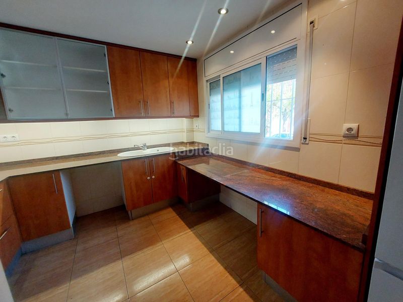 Foto cc1d8803-7eb8-4868-aa29-ee8d7483b8d9. Casa amb calefacció aparcament a Sant Andreu de la Barca