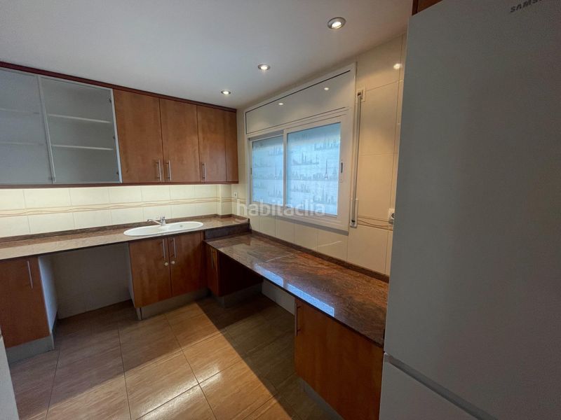 Foto dce06ebe-9a95-42d5-b8a4-2577fa362078. Casa amb calefacció aparcament a Sant Andreu de la Barca