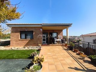 Maison à Piera. Fincas blanco presenta esta casa en can bonastre