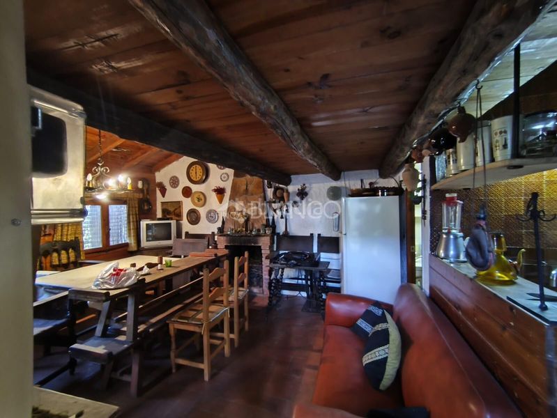 Foto f04d59c7-254c-420d-bd19-e30425d2a7c4. Casa amb aparcament a Piera