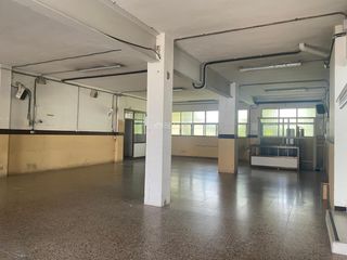 Lloguer Local Comercial a Capellades. Estupendo local de dos plantas