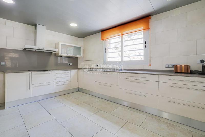 Foto 355db0ad-1e99-4fe6-9df0-ed7944c72afd. Casa  en venta en Sant Vicenç dels Horts