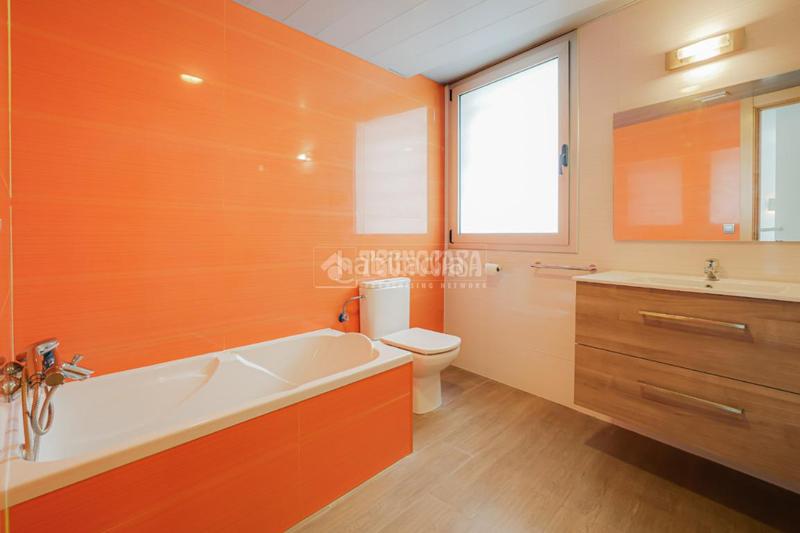 Foto bbaacd5e-7342-4ba5-9201-9a7dd053ef75. Casa  en venta en Sant Vicenç dels Horts