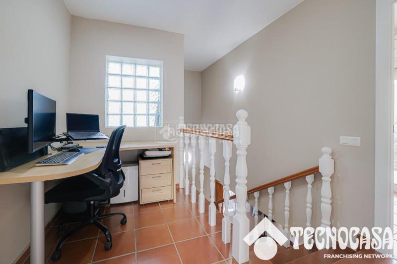 Foto 12ea7fef-f54f-4438-9f38-33050604c87e. Casa  en venta en Torrelles de Llobregat