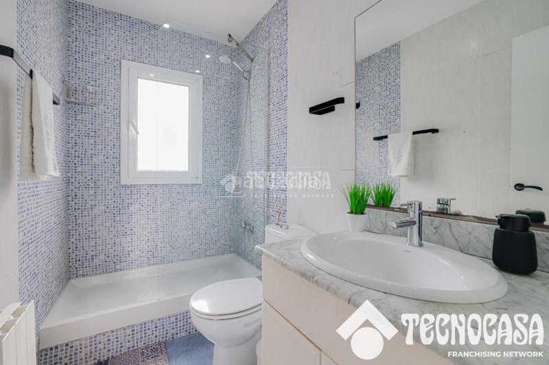 Foto dd95dc1f-d956-46de-b98a-3e09d4568662. Casa  en venta en Torrelles de Llobregat
