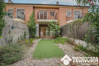 Casa bifamiliare in Sant Vicenç dels Horts. Casa en venta en sant vicenç dels horts