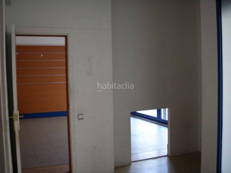 Foto 9a35cf72-9d9e-40e5-8cc8-8fc37b1cd1a5. Alquiler local comercial  al lado de los juzgados en Terrassa