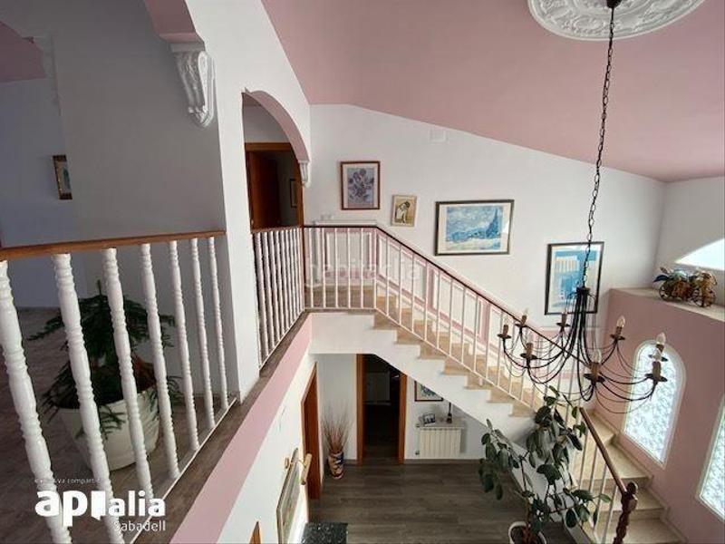 Foto abd612c6-7e40-4bf1-9b65-d22ed3e14f85. Xalet amb calefacció aparcament piscina a Castellarnau Sabadell