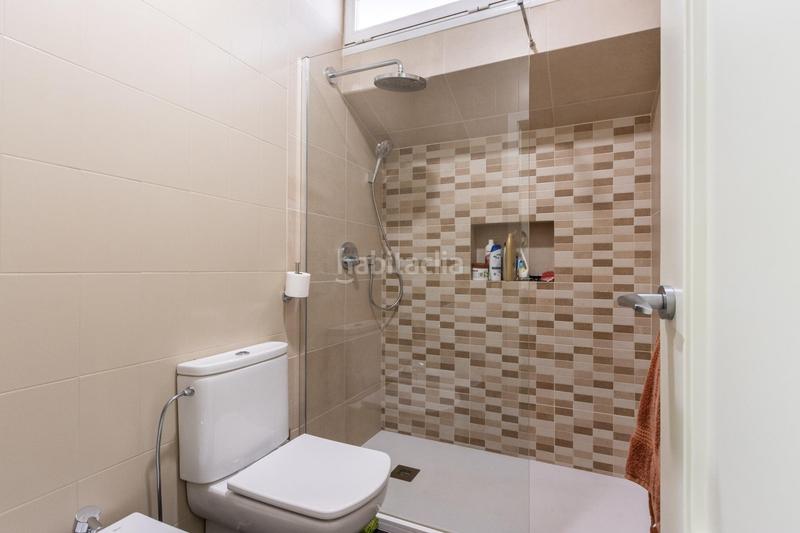 Foto 8b2dd0ed-2871-4871-8277-c727282b9810. Casa amb calefacció aparcament a Centre Sabadell