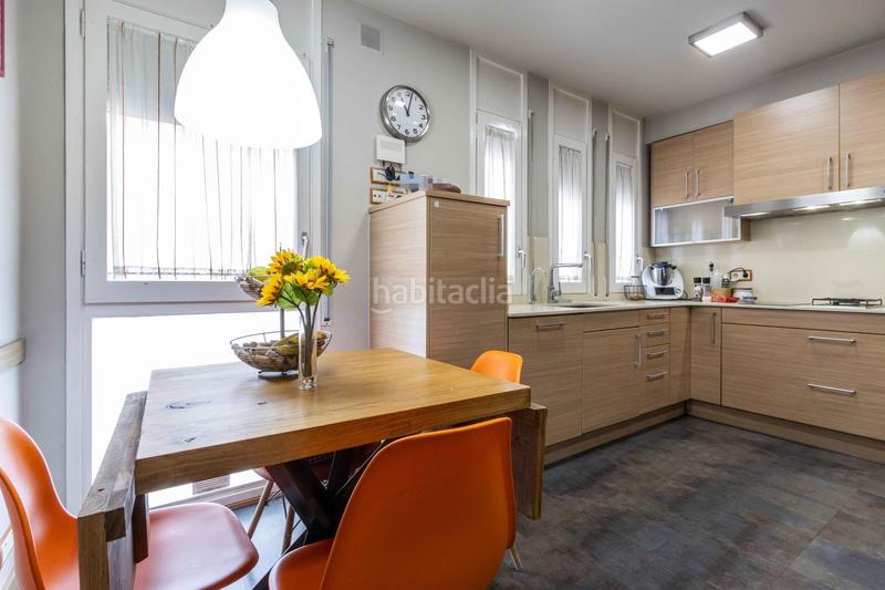 Foto f6c7820d-d0f0-48ab-8173-9cb4f4b76c82. Casa amb calefacció aparcament a Centre Sabadell