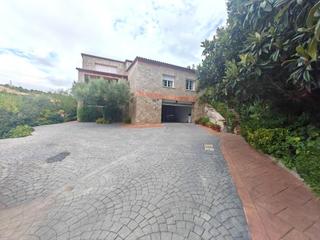 Chalet in Can Font-Ca n'Avellaneda. Xalet independent en venda a castellar del vallès