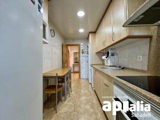 Flat in Creu de Barberà. Pis amb terrassa en venda a sabadell