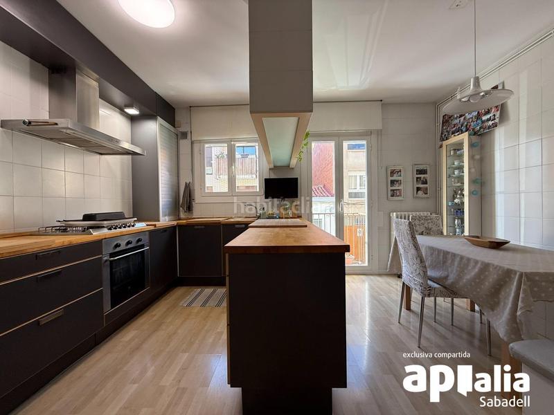 Foto a87cec47-d920-437a-90e3-8a3212403830. House with heating parking in Creu Alta Sabadell