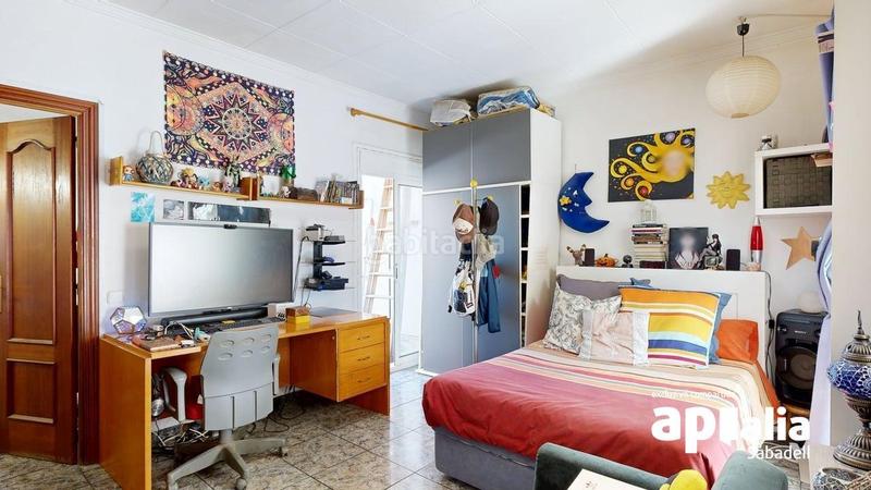 Foto 8c92ef76-a15f-49a5-9047-61b7e5d7ad0b. Casa adossada amb calefacció aparcament a Creu de Barberà Sabadell