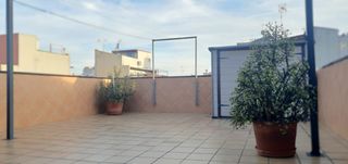 Casa a Campoamor. Casa cantonera reformada amb localgaraje en venda a sabadell