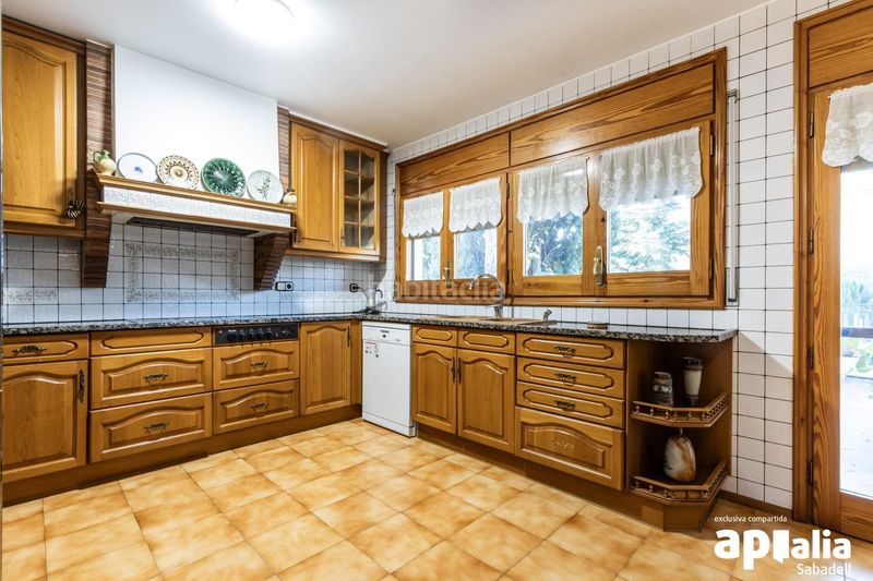 Foto 13fc288d-2309-4c60-9168-bec0e9c863f6. Casa amb calefacció aparcament piscina a Airesol Castellar del Vallès