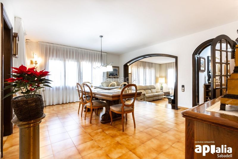 Foto 55a11695-6002-4485-95d5-d347a0724841. Casa amb calefacció aparcament piscina a Airesol Castellar del Vallès