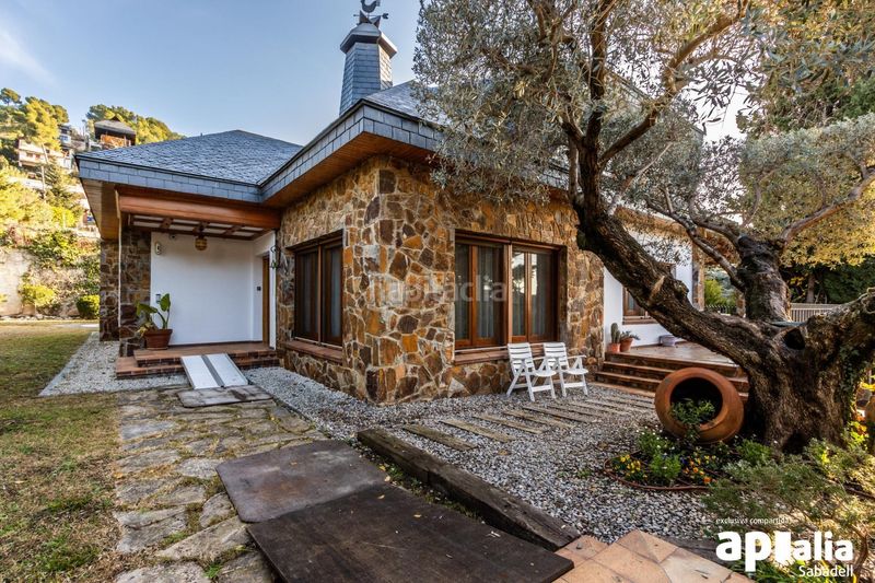 Foto 63909585-8164-44b1-87de-c90be51cd130. Casa amb calefacció aparcament piscina a Airesol Castellar del Vallès