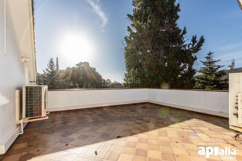 Foto 915ba77e-fd5d-4e2a-a05d-7452af54ebbe. Casa amb calefacció aparcament piscina a Airesol Castellar del Vallès