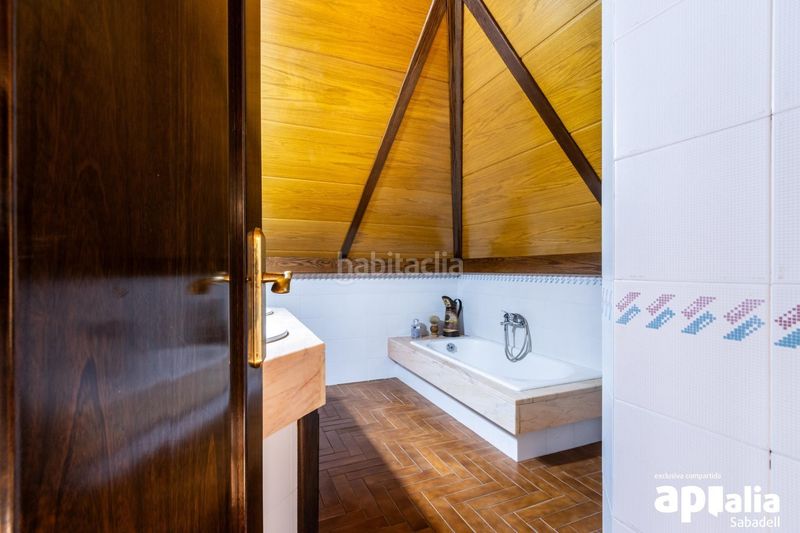 Foto ba3b5184-7070-494c-bb3e-bd261b2e078e. Casa amb calefacció aparcament piscina a Airesol Castellar del Vallès