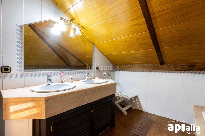 Foto e97efc57-ec4b-4e8f-aa41-73323034bbc0. Casa amb calefacció aparcament piscina a Airesol Castellar del Vallès