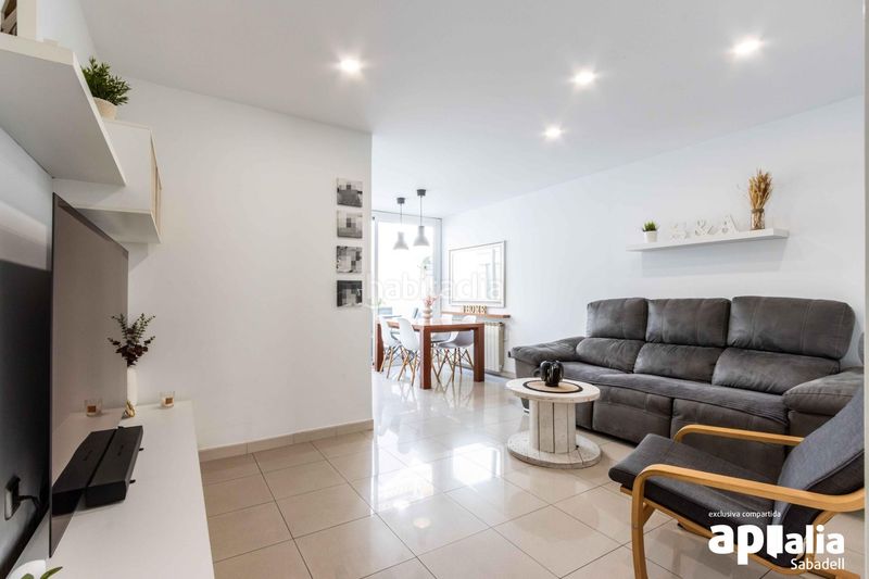 Foto 5f8484d8-8e03-4d57-8c37-0d7e6d9e7660. Casa adossada amb calefacció aparcament a Gràcia Sabadell