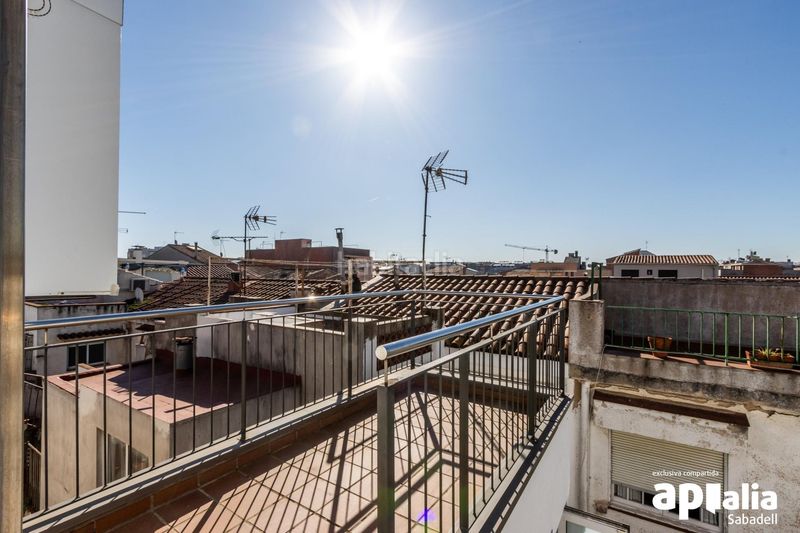 Foto aec68a1b-9c2d-44f2-84ec-32a9008edce4. Casa adossada amb calefacció aparcament a Gràcia Sabadell