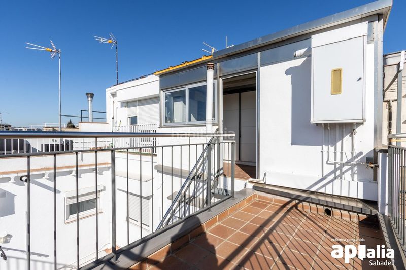 Foto ba45e001-587f-4877-975d-f57072cbbf82. Casa adossada amb calefacció aparcament a Gràcia Sabadell