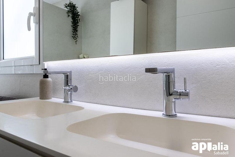 Foto c57c902d-841a-44c9-80d5-dbbe1fa20964. Casa adossada amb calefacció aparcament a Gràcia Sabadell