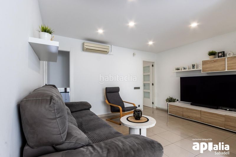 Foto e2a70e6e-52a4-4aa9-8828-4bc6da7a6a2c. Casa adossada amb calefacció aparcament a Gràcia Sabadell