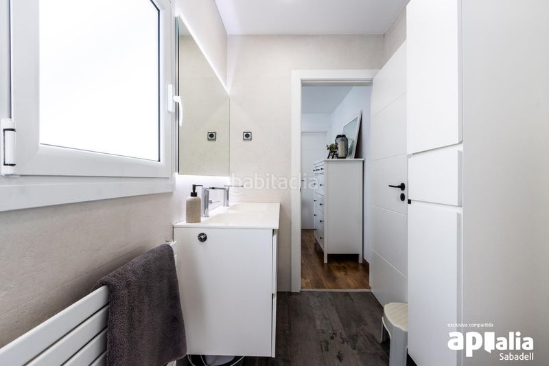 Foto ea348cd7-a79e-4132-8cbf-be9b85e794ea. Casa adossada amb calefacció aparcament a Gràcia Sabadell
