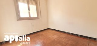 Etagenwohnung in Les Termes. Pis de 4 habitacions amb molta llum i gran safareig a prop de la