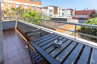 Etagenwohnung in Eixample. Pis ampli i lluminós de 103 m2 amb pàrquing doble i traster