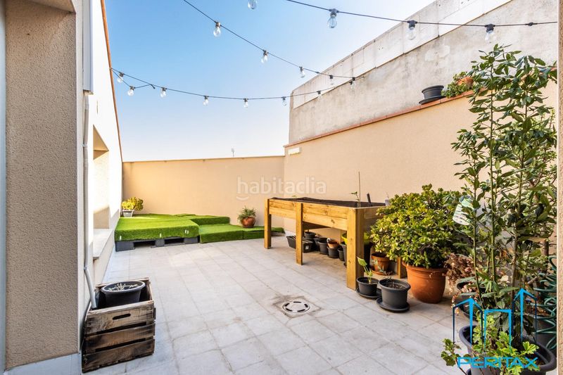 Foto 5d0625ad-8cb3-439b-af05-aca318e43710. Penthouse with heating parking in Covadonga Sabadell