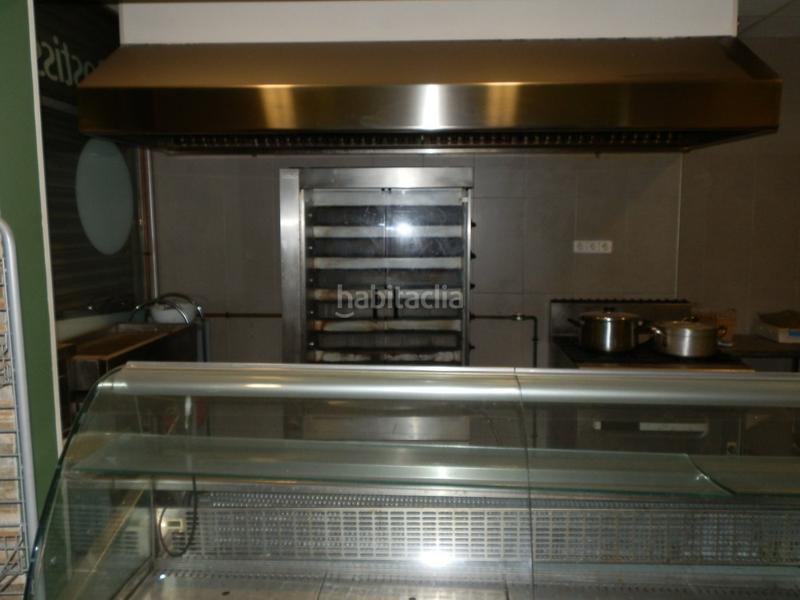 Foto 8bc51e36-810a-40be-a1ae-4c5df6e603b7. Alquiler local comercial con tres escaparates, zona centrica. en Terrassa