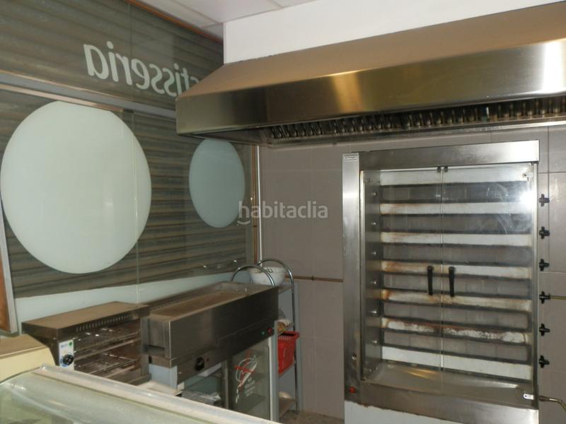 Foto ddf65565-ce72-4041-885b-bc58101f1916. Alquiler local comercial con tres escaparates, zona centrica. en Terrassa