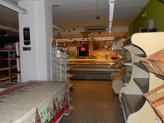 Location Local commercial  Calle creu gran, de la. Con tres escaparates, zona centrica.