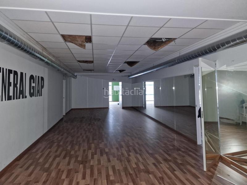 Foto b85c22f8-8e81-4633-badf-d0cc09538888. Location local commercial dans El Coll Sant Cugat del Vallès