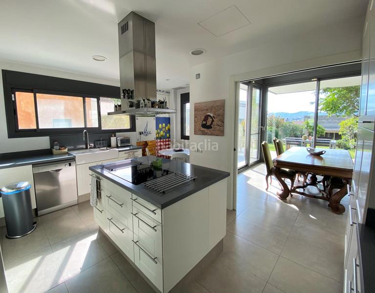 Foto 03483b3f-923e-4d5a-864f-4e970fed5ed8. Casa amb calefacció aparcament piscina a Turó de Can Mates Sant Cugat del Vallès