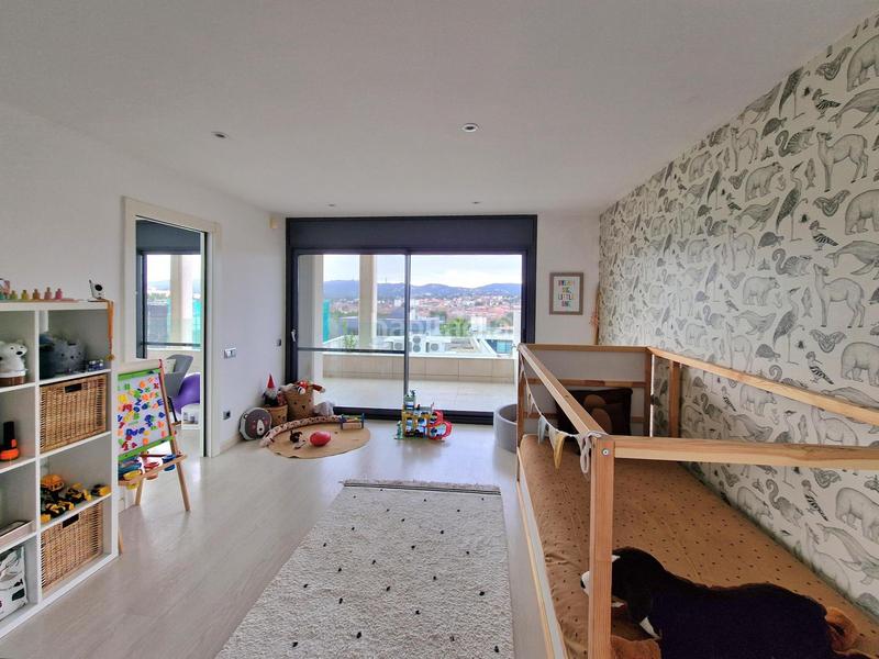 Foto 039ca847-24fb-4333-b84d-38e09dbd4563. Casa amb calefacció aparcament piscina a Turó de Can Mates Sant Cugat del Vallès