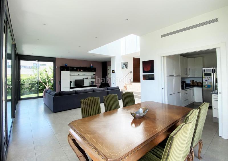 Foto 1d903766-c2b3-42a5-b808-ed937a6f9d98. Casa amb calefacció aparcament piscina a Turó de Can Mates Sant Cugat del Vallès