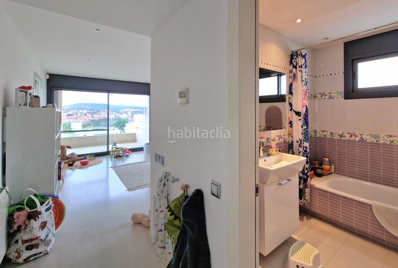 Foto 5c03d5a2-dced-4bac-9df2-5782bd49be81. Casa amb calefacció aparcament piscina a Turó de Can Mates Sant Cugat del Vallès