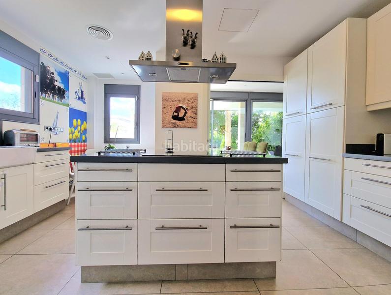 Foto 6ee8477f-3f32-4aa8-94a4-3cde0f6e1346. Casa amb calefacció aparcament piscina a Turó de Can Mates Sant Cugat del Vallès